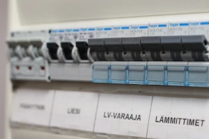 Kuvituskuva sähköasennuksista