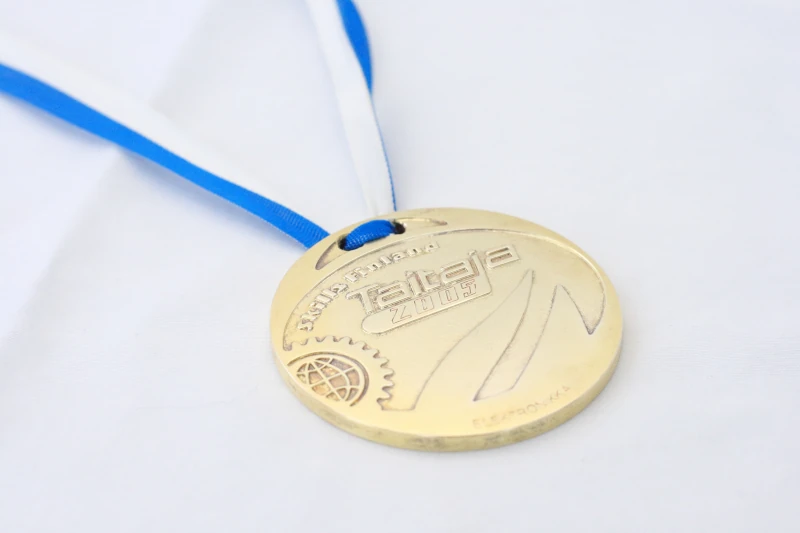 Yrityksen perustajan Reijo Mantsisen Taitaja -kultamitali vuodelta 2005